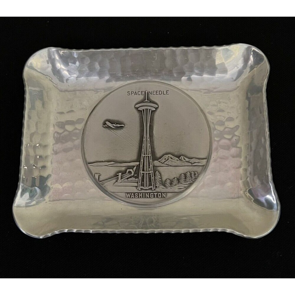 Vtg Seattle Space Needle Mt Rainier Boeing Jet SIGG Hammered Aluminum Ashtray - Picture 3 of 9
